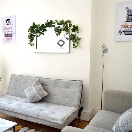 Beautiful Two-Bed Apartment With Driveway Parking ノッティンガム エクステリア 写真