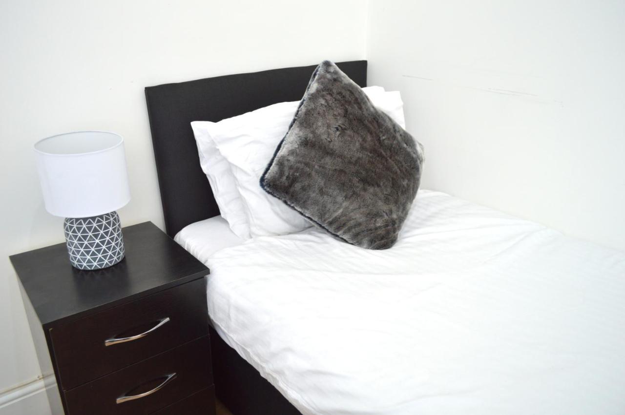 Beautiful Two-Bed Apartment With Driveway Parking ノッティンガム エクステリア 写真