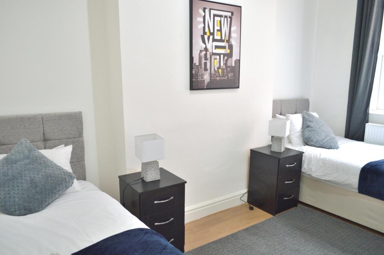 Beautiful Two-Bed Apartment With Driveway Parking ノッティンガム エクステリア 写真