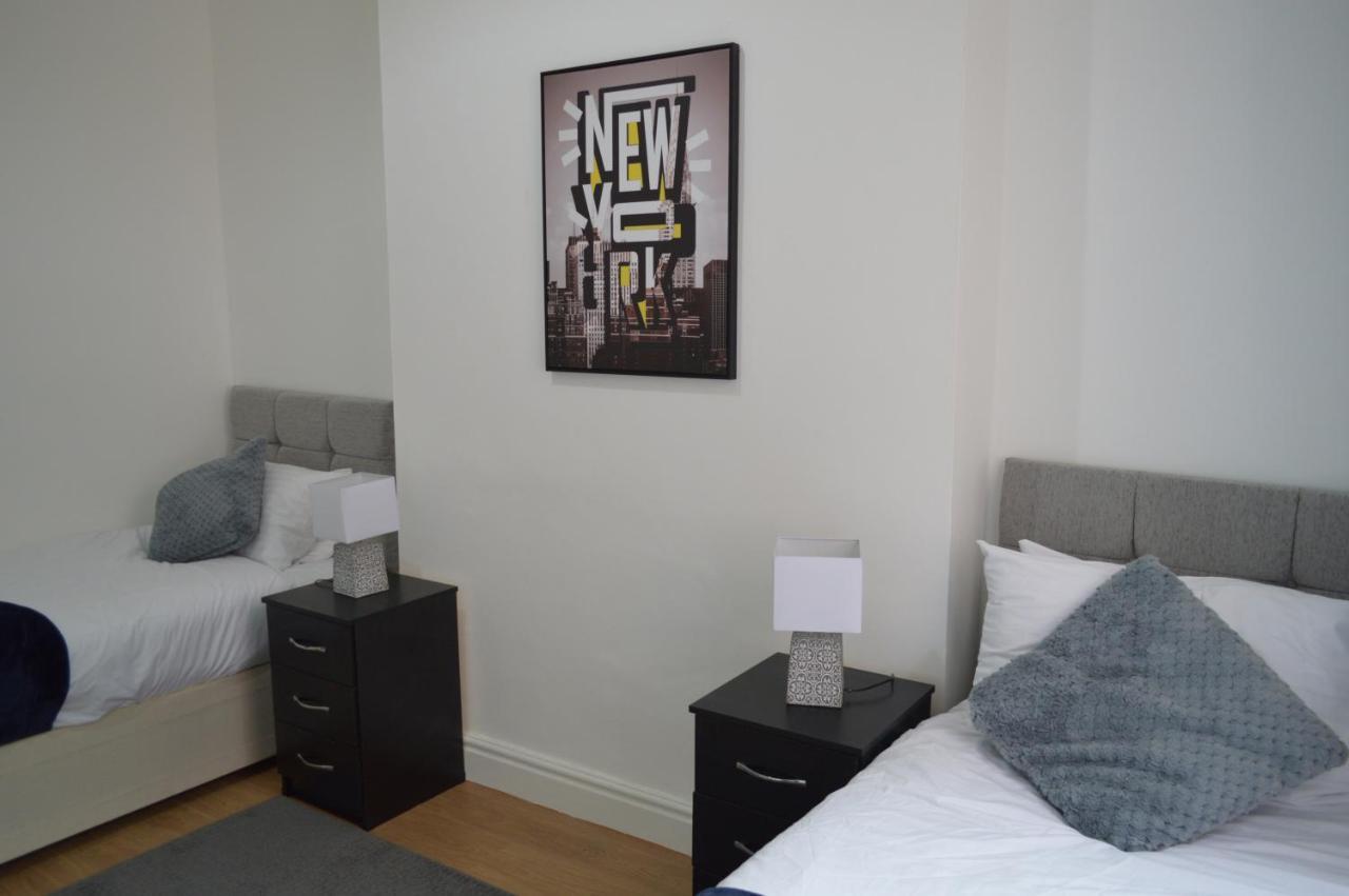 Beautiful Two-Bed Apartment With Driveway Parking ノッティンガム エクステリア 写真