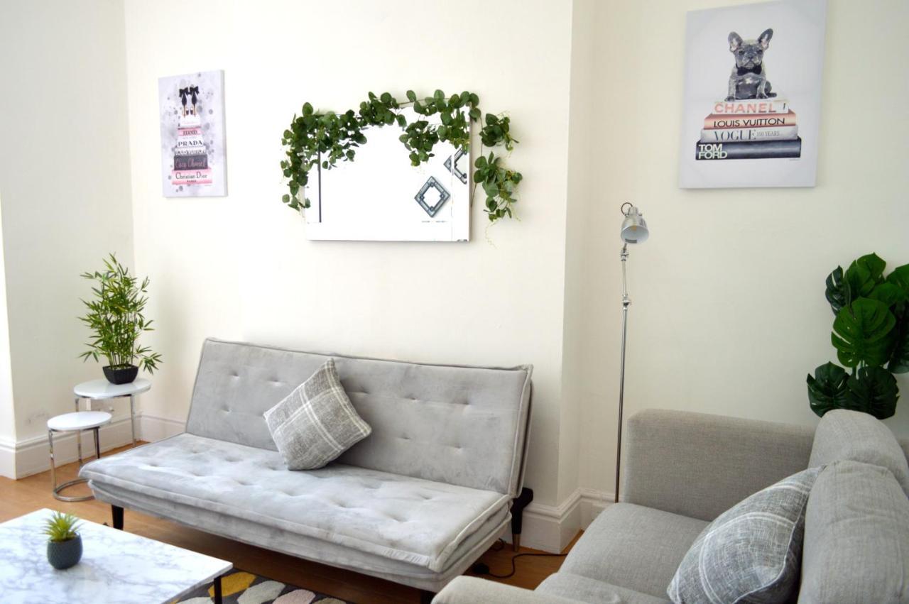 Beautiful Two-Bed Apartment With Driveway Parking ノッティンガム エクステリア 写真