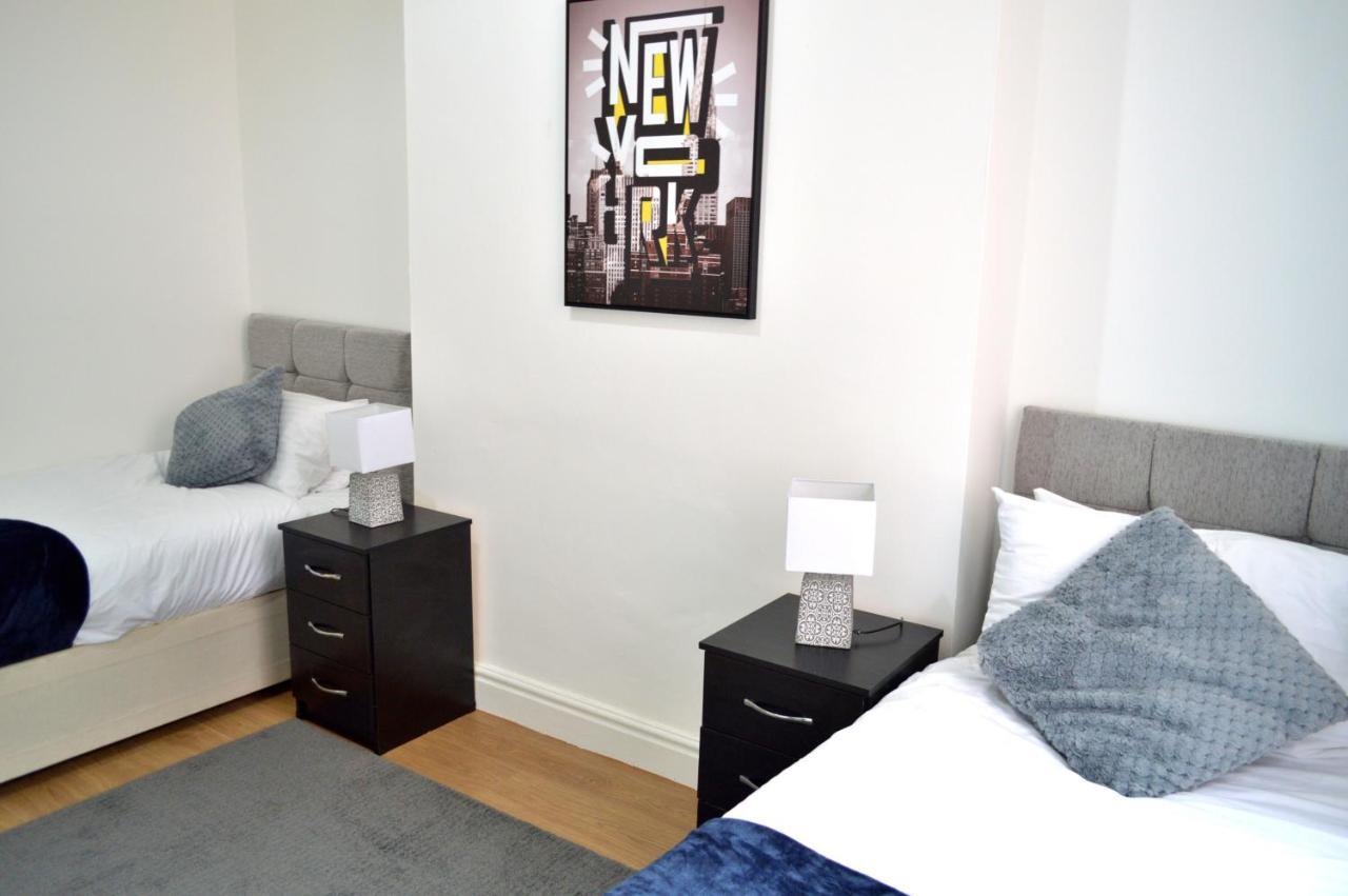 Beautiful Two-Bed Apartment With Driveway Parking ノッティンガム エクステリア 写真