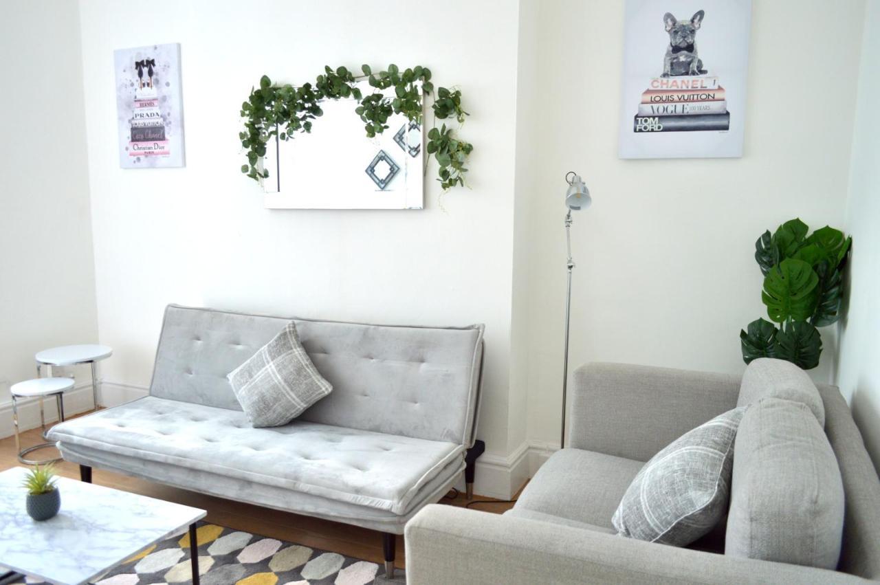 Beautiful Two-Bed Apartment With Driveway Parking ノッティンガム エクステリア 写真