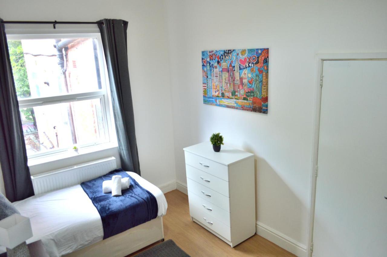 Beautiful Two-Bed Apartment With Driveway Parking ノッティンガム エクステリア 写真