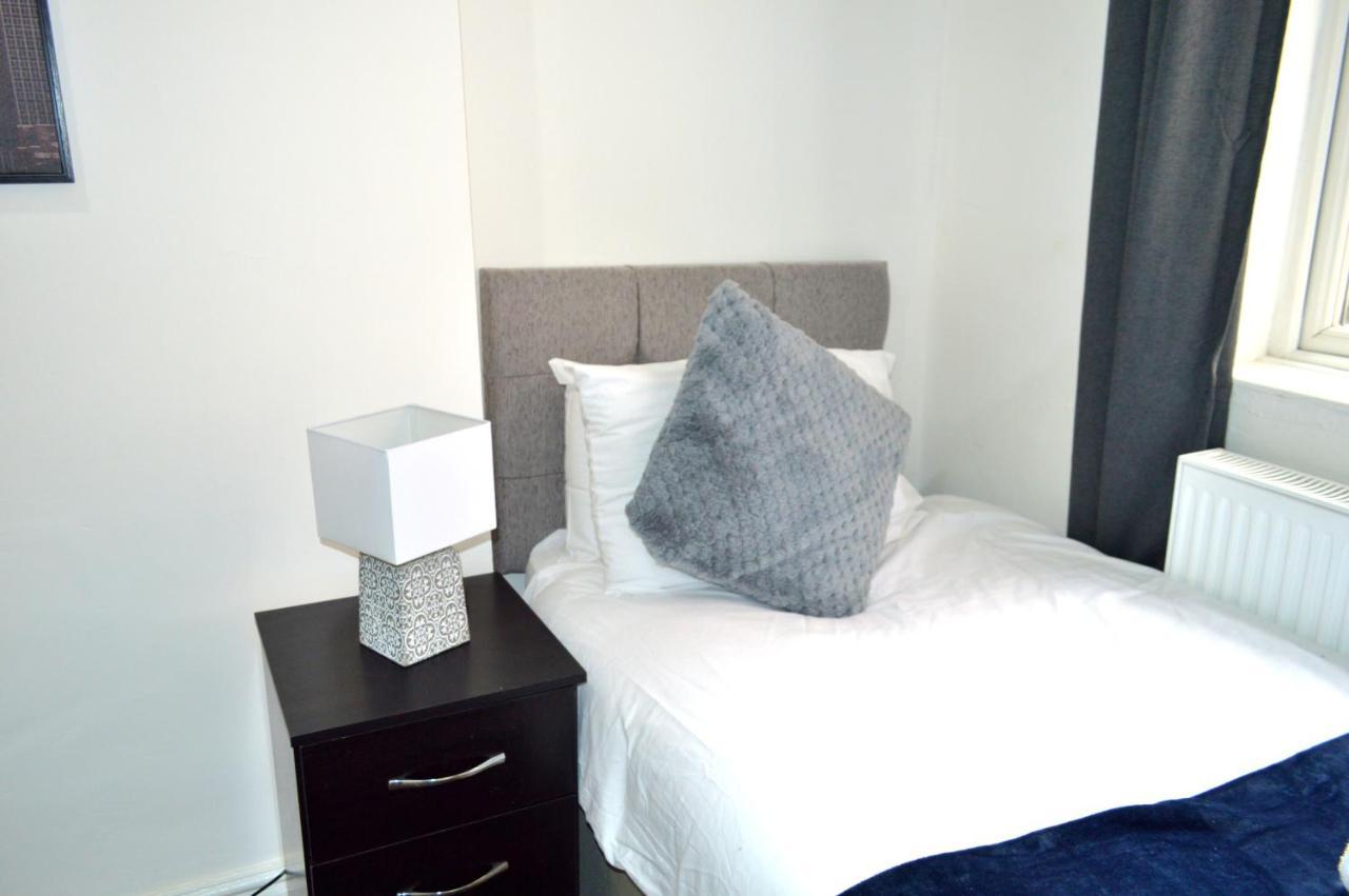 Beautiful Two-Bed Apartment With Driveway Parking ノッティンガム エクステリア 写真