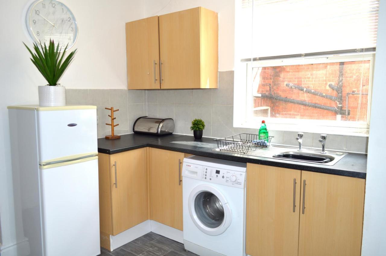 Beautiful Two-Bed Apartment With Driveway Parking ノッティンガム エクステリア 写真