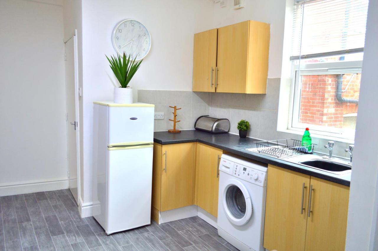 Beautiful Two-Bed Apartment With Driveway Parking ノッティンガム エクステリア 写真