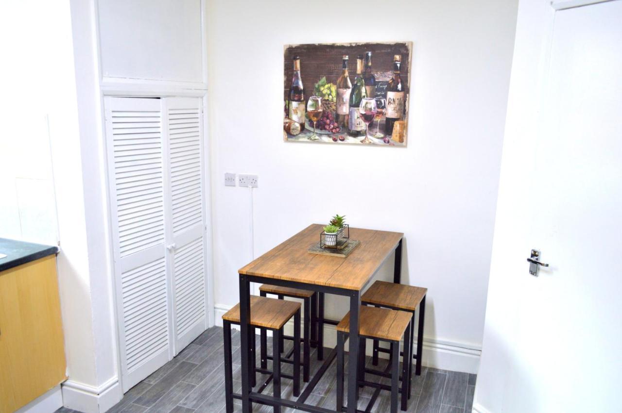 Beautiful Two-Bed Apartment With Driveway Parking ノッティンガム エクステリア 写真