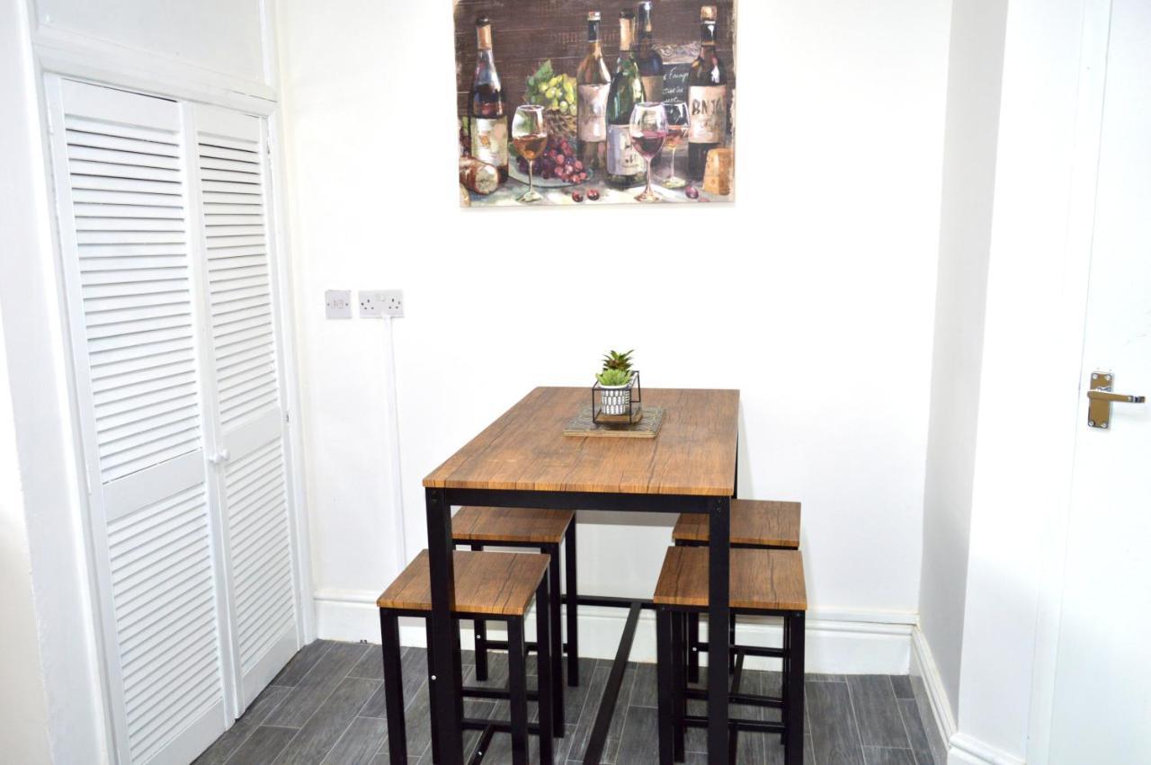 Beautiful Two-Bed Apartment With Driveway Parking ノッティンガム エクステリア 写真