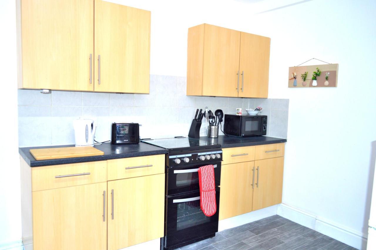 Beautiful Two-Bed Apartment With Driveway Parking ノッティンガム エクステリア 写真